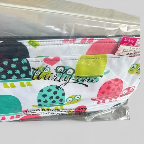 thirty-one Handbags - Thirty-One New cool clip thermal pouch Topsy turtles novelty whimsical school
